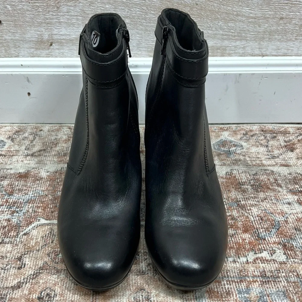 Clarks Kalea Gilliian Booties Womens 10M Black Leather Block Heel Side Zip Boots